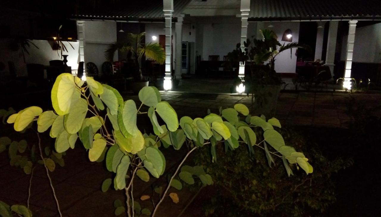 Cacao Hotel Katunayake Exterior photo