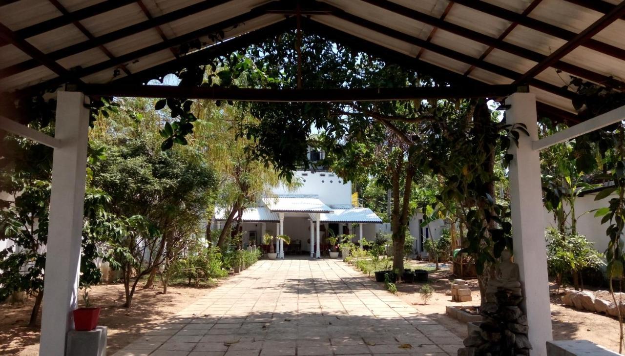 Cacao Hotel Katunayake Exterior photo