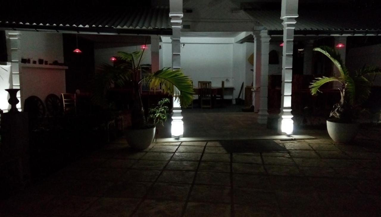 Cacao Hotel Katunayake Exterior photo